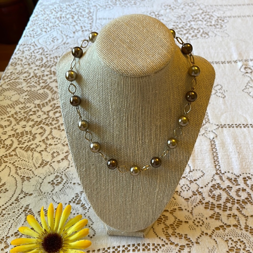 🌺 VINTAGE; Beautiful Bronze & Taupe 19” Pearl Necklace w/Silver Hardware NICE!